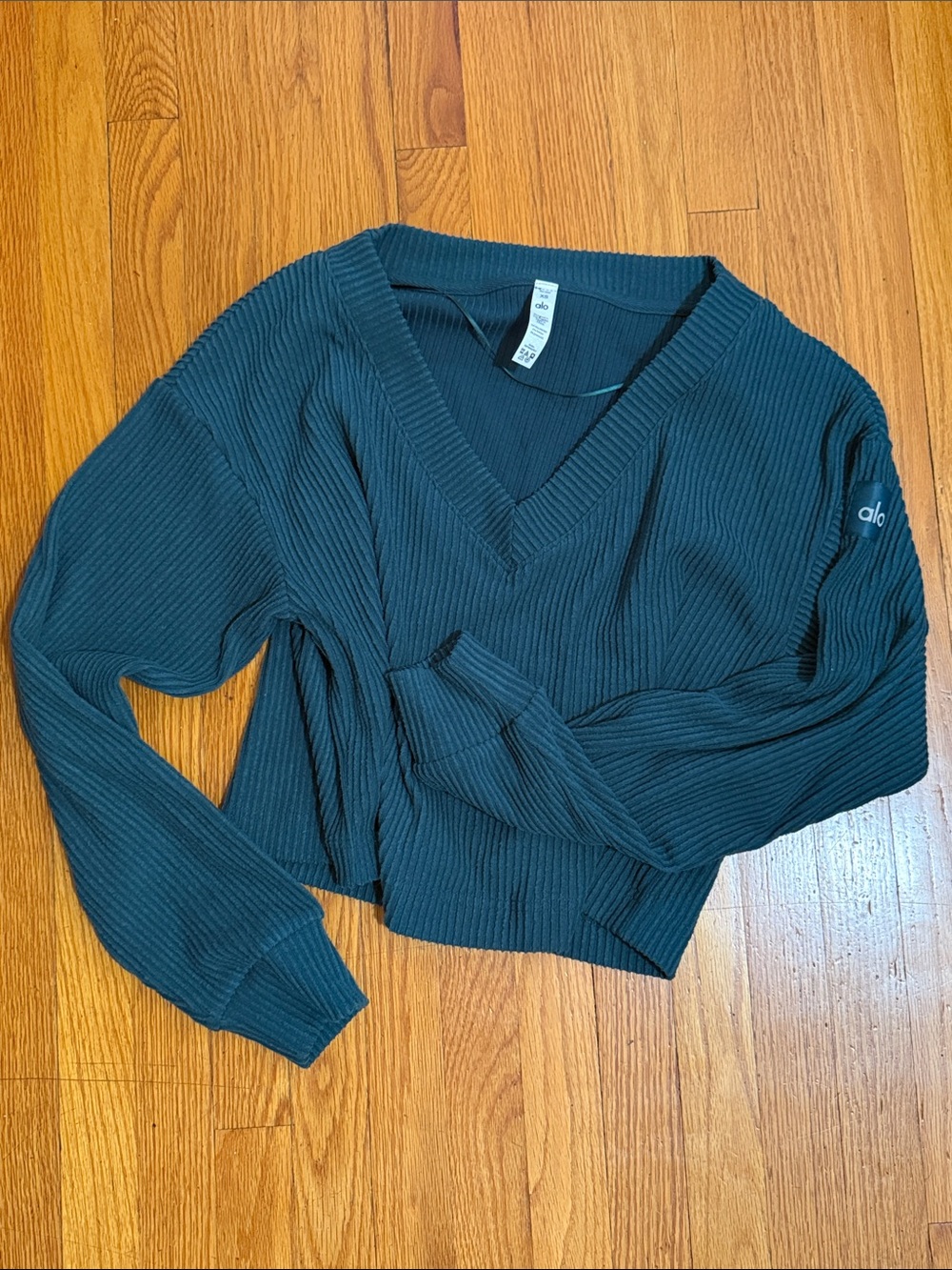 ALO Yoga Teal Ribbed V-Neck Cropped Sweater